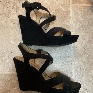 american rag black wedges // barely worn